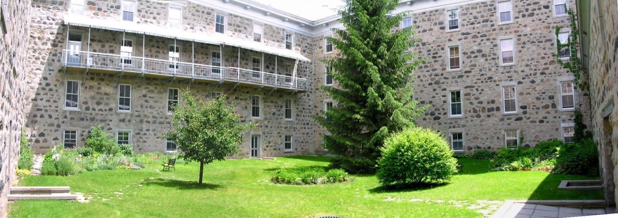 Auberge De L'Abbaye D'Oka ภายนอก รูปภาพ